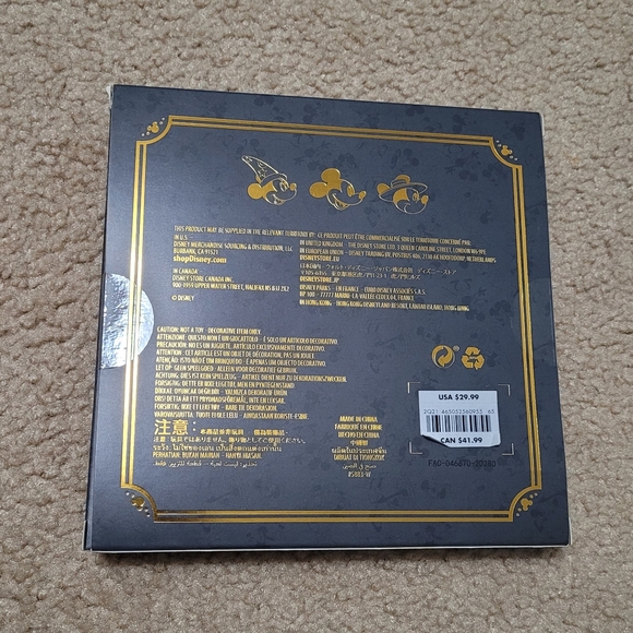 Mickey Mouse Through the Years Collectible Key Set – Special Edition - Picture 2 of 2